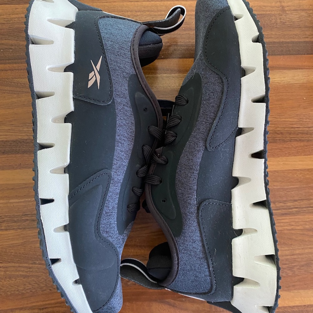 Women’s Reebok Shoes-Size 9.5